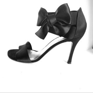 Stuart Weitzman black satin bow pump Sz12